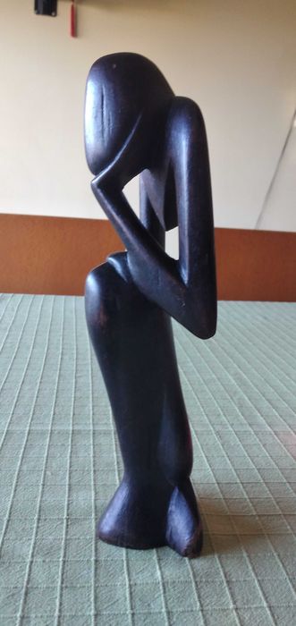 Escultura africana em madeira