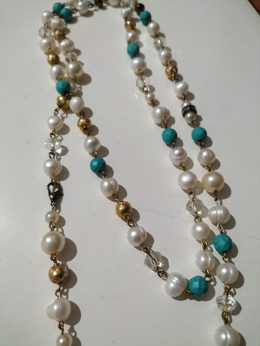 Colar de pérolas de água doce e outros