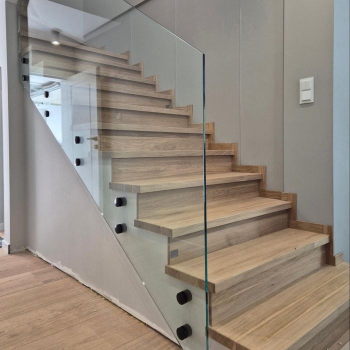 Schody drewniane, stolarz  konkurecyjne ceny