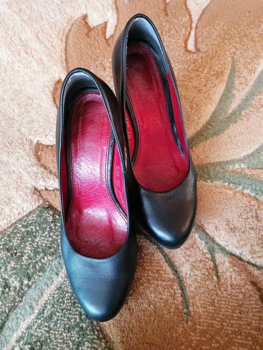 Buty damskie na obcasie 35