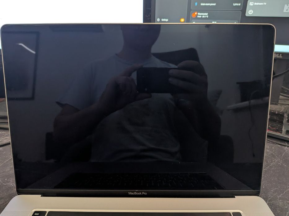 MacBook Pro 16" (2019) — i9 / 32GB / 1TB / Radeon Pro 5500M