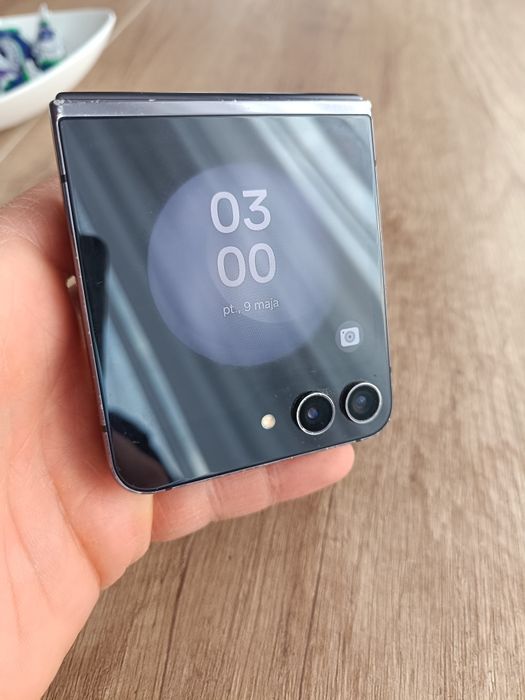 Samsung Flip 5 8GB/512GB