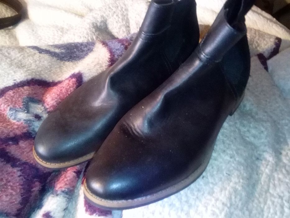 Botas unisexo NR.39 pele genuína pretas  novas 10€