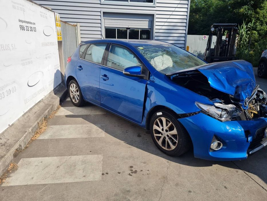 Chapeleira Da Mala Toyota Auris E18