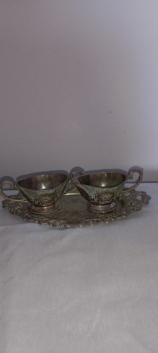 Zestaw tacka , cukiernica i mleczik