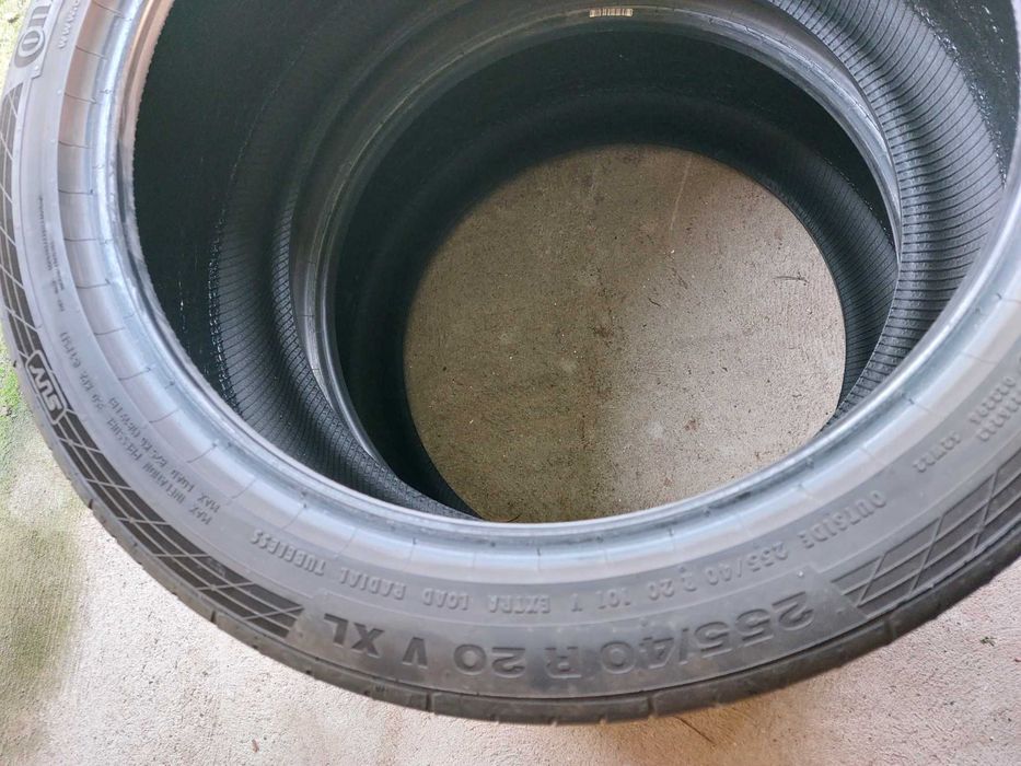 Pneus Continental 255/40 R20