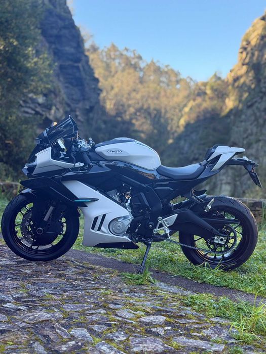 CFMoto 675SR-R 2025