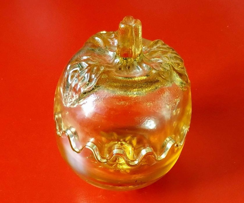 Лимонница цветное стекло
