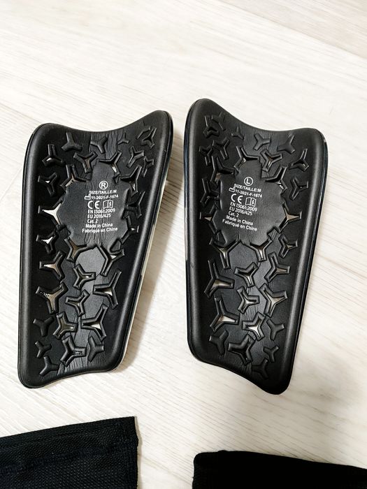 Щитки футбольні Pro Touch Force 1000 HS LITE