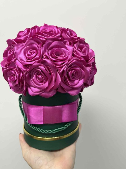 Flower box z różowych róż satynowych prezent Walentynki