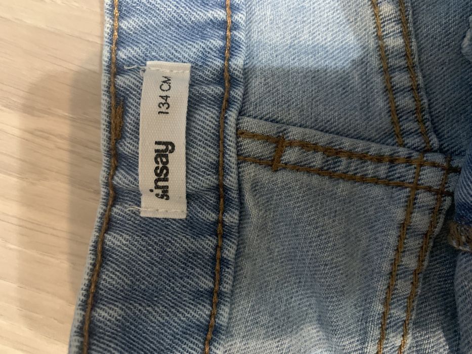 Продам джинси для дівчинки 134
