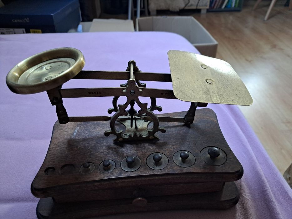 Antyczna waga pocztowa