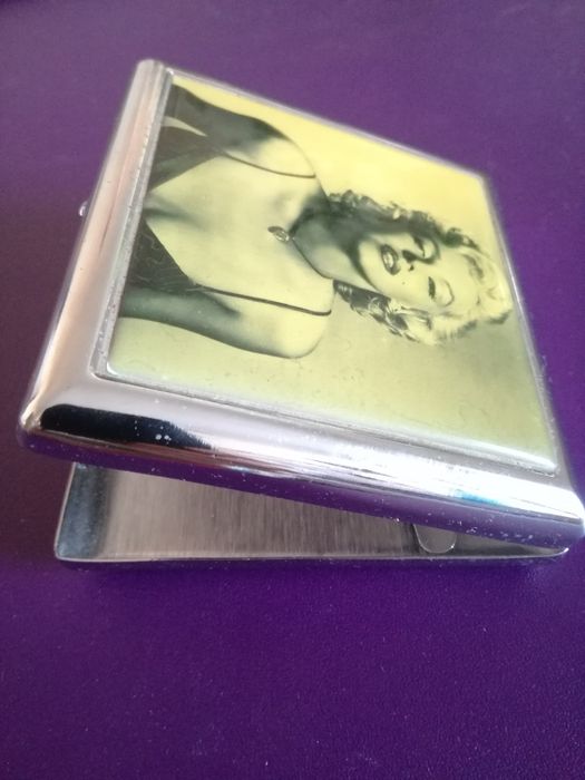 Cigarreira/"Carteira" Marylin Monroe NOVA, em metal.