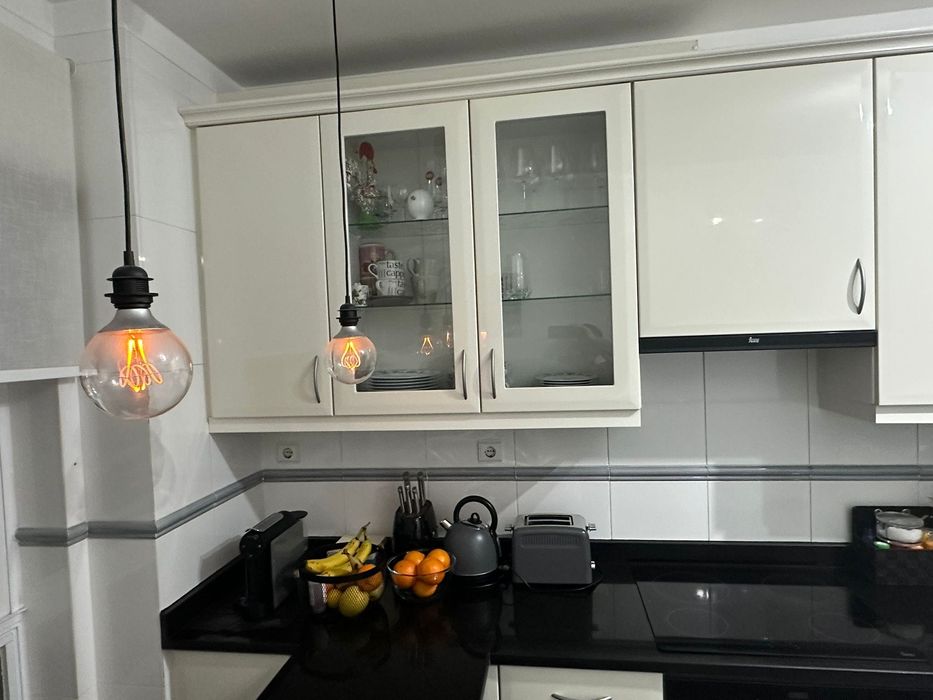 Cozinha usada em bom estado de conservação