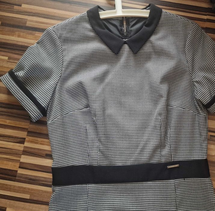 sukienka typu elegancja biznesowa