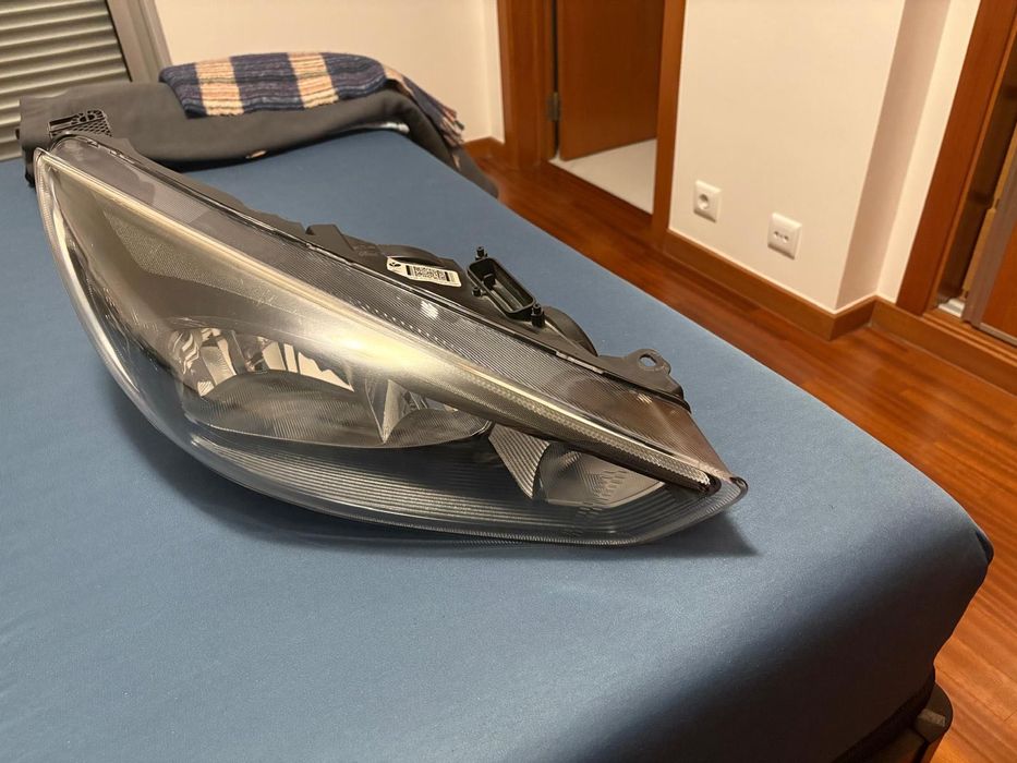 Farol Principal Ford Focus lado esquerdo ORIGINAL VARROC !