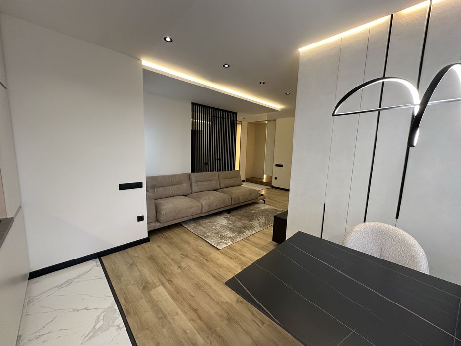 Продам 2 км за функціоналом 3 км з сучасним ремонтом ще ніхто не жив