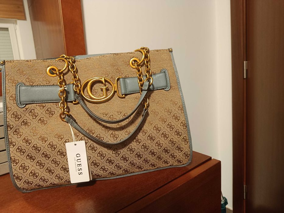 Mala Guess nova com etiqueta.