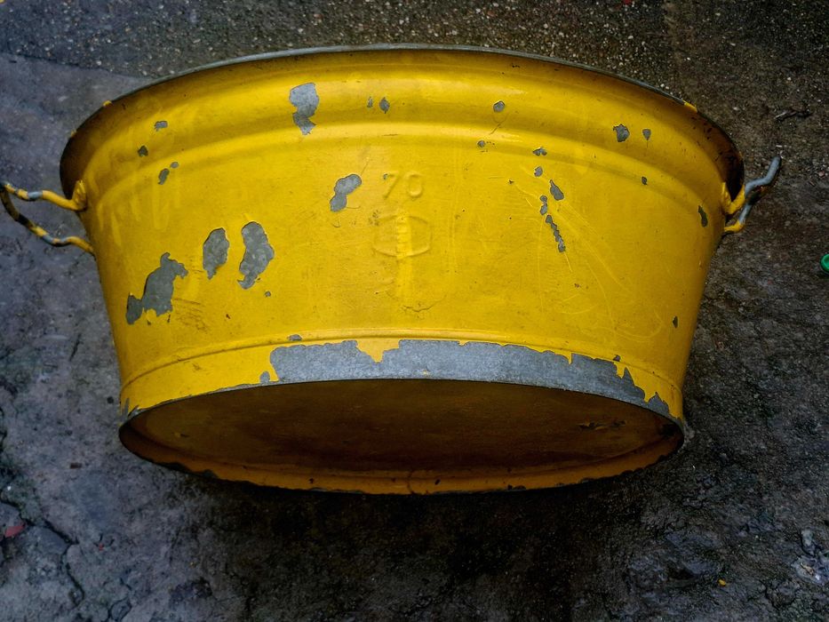 Bacia Vintage zincada oval.