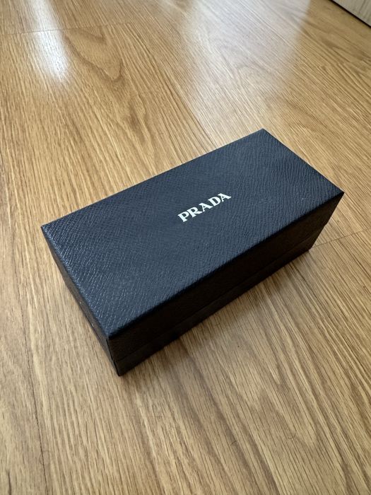 Caixa óculos de sol Prada