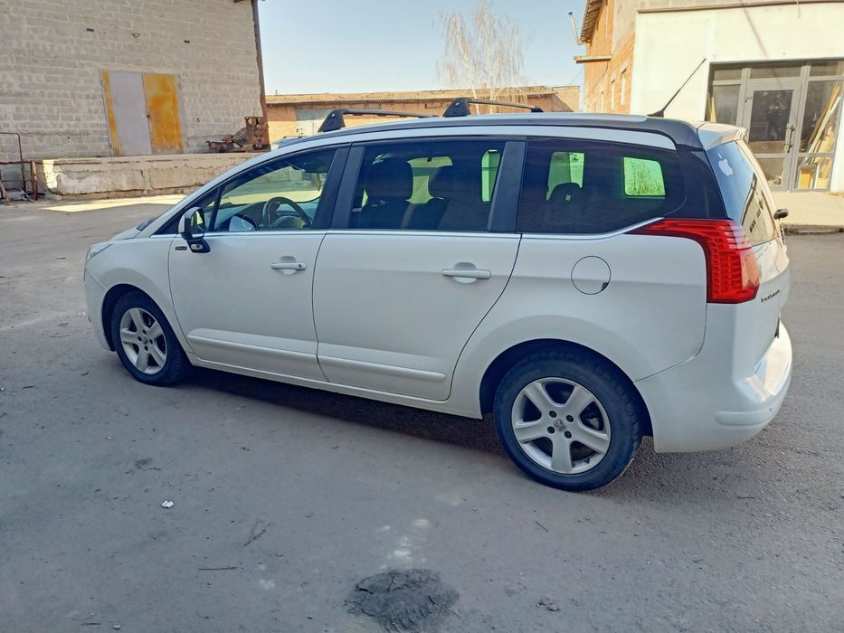 Пежо 5008 2012 рік, 1.6 дизель