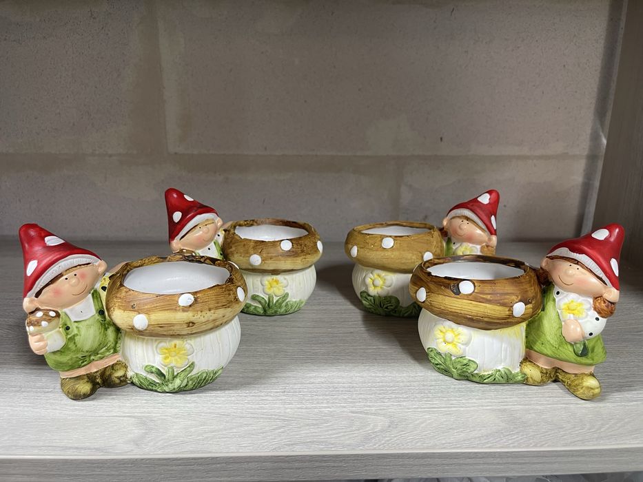 Садовий гном для квітів