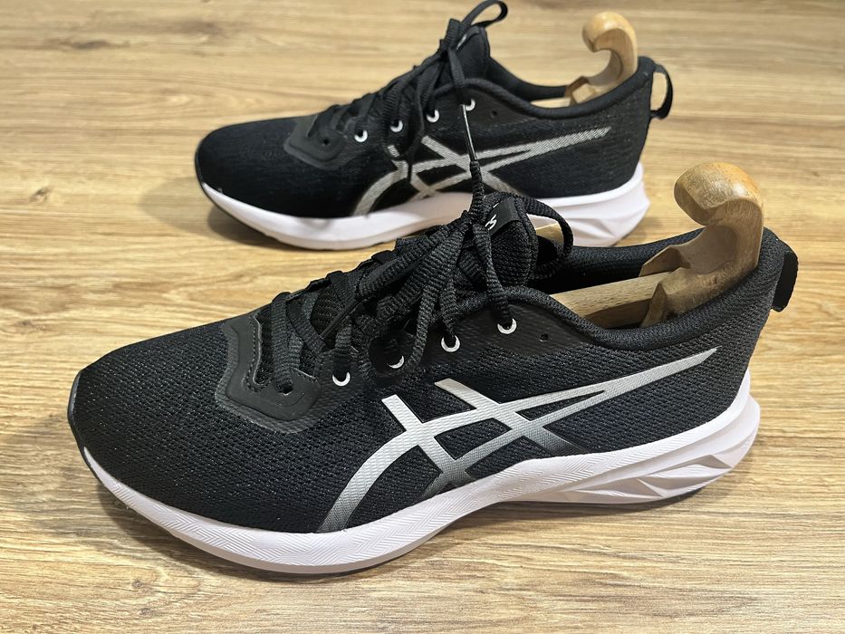 Кросівки ASICS Versablast 2 Нові.  Розмір 42(26,5 см.)