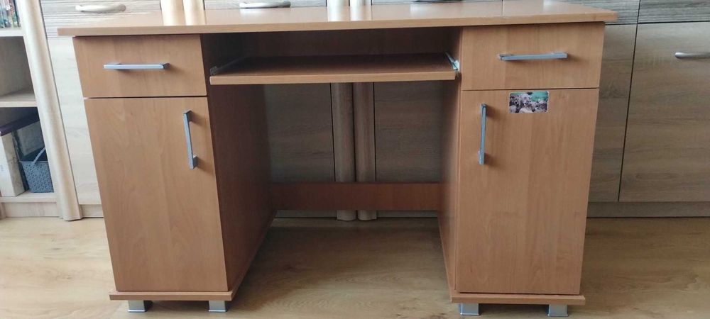 Biurko w kolorze olcha