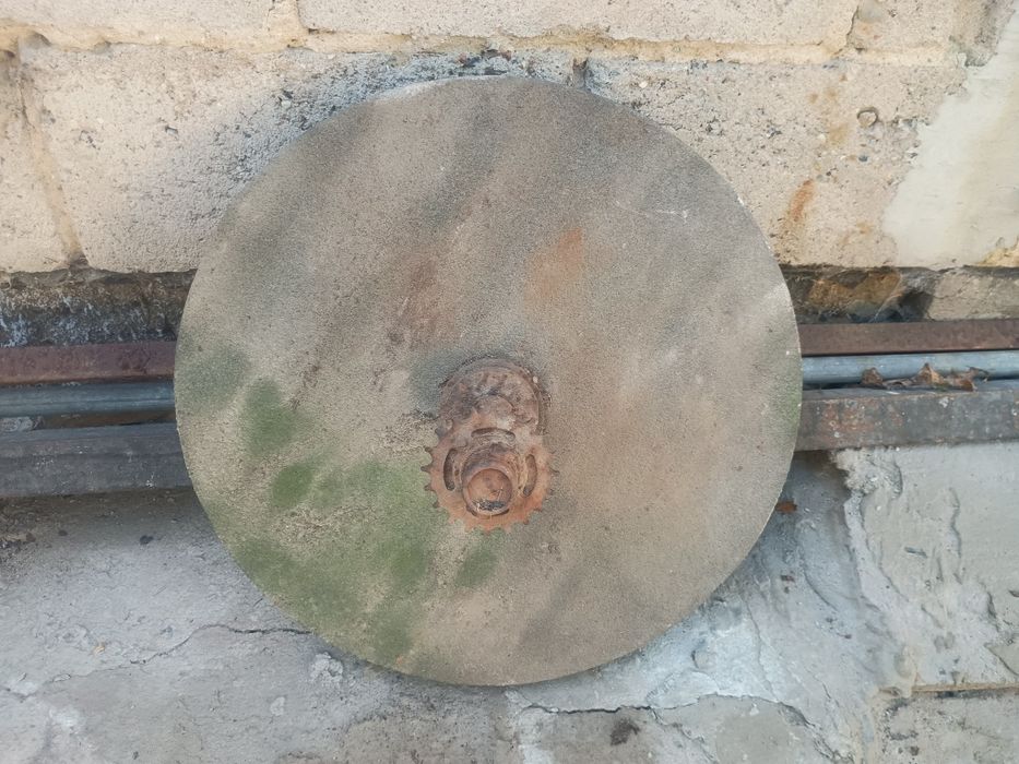 Duży kamień szlifierski