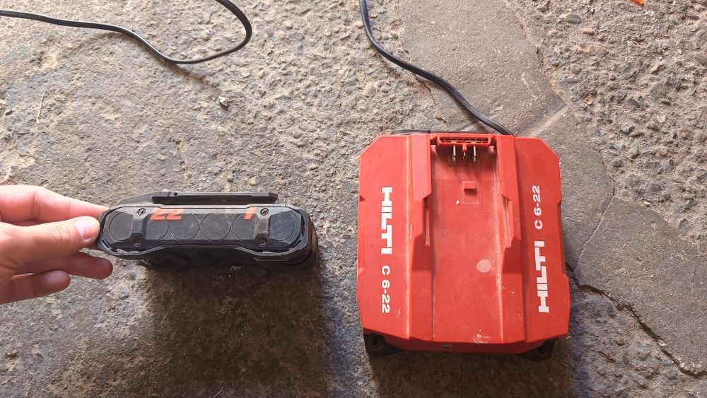 Ładowarka Hilti z baterią