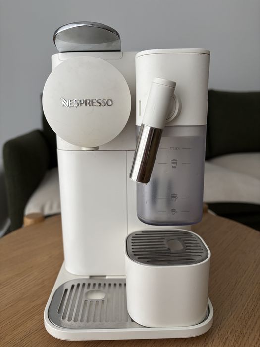 Ekspres do kawy na kapsulki DeLonghi Nespresso EN510.W