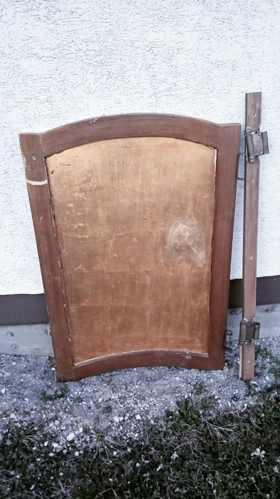 Drzwi wahadłowe drewniane złoty kolor  62 cm wys  90 cm