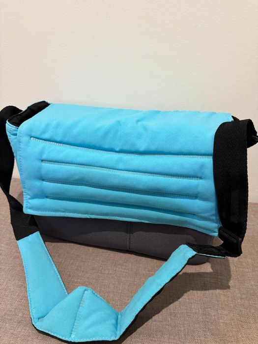 Mala de bebê azul e preta da chicco nova