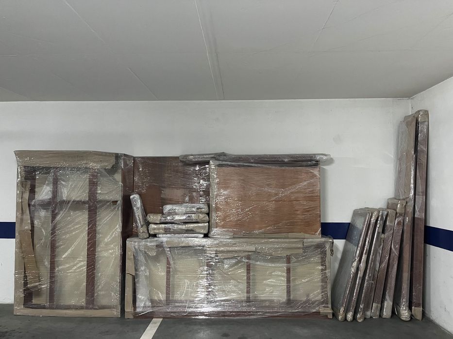 Estante para Livros em Madeira Maciça, como NOVA!