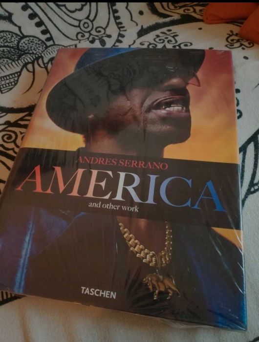 Livro  América and other work, Andres Serrano embalagem original