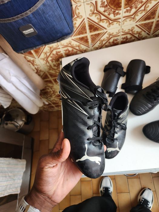 Chuteiras e caneleiras