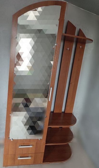 Продам шафу.  
Ціна 3000грн.
м. Перещепине
мкр. Орільський
Тел. 096644