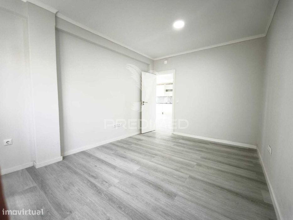 Apartamento T2 Remodelado com Arrecadação e Vista Rio – Setúbal