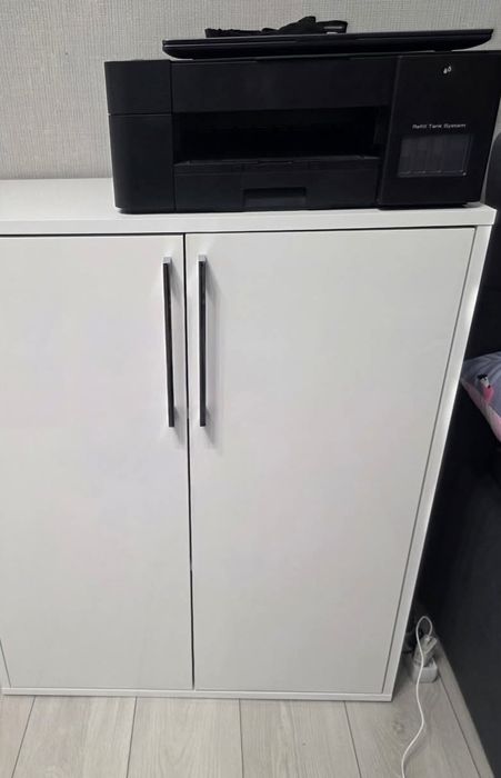 Sprzedam szafkę/ komodę białą na wysoki połysk