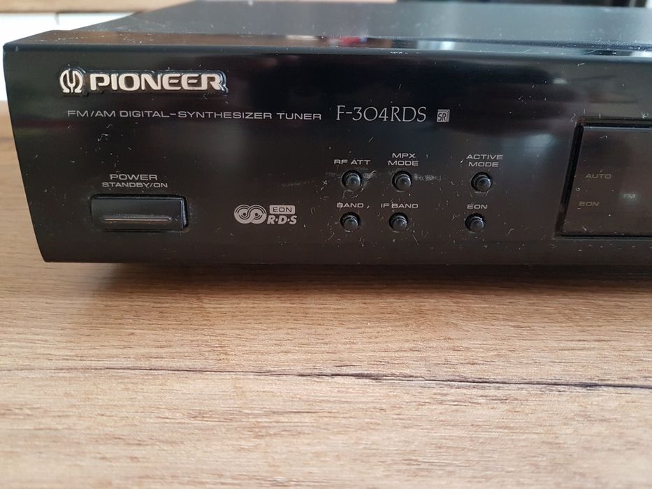 Pioneer FM/AM digital-synthesizer model f-304rds