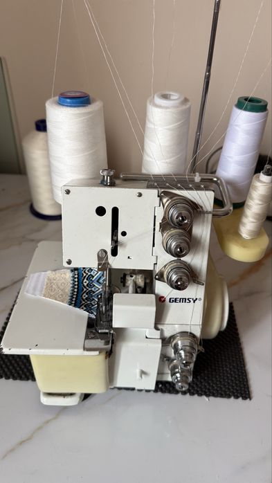 Оверлок на 5 ниток, пʼятиниточний оверлок робочий