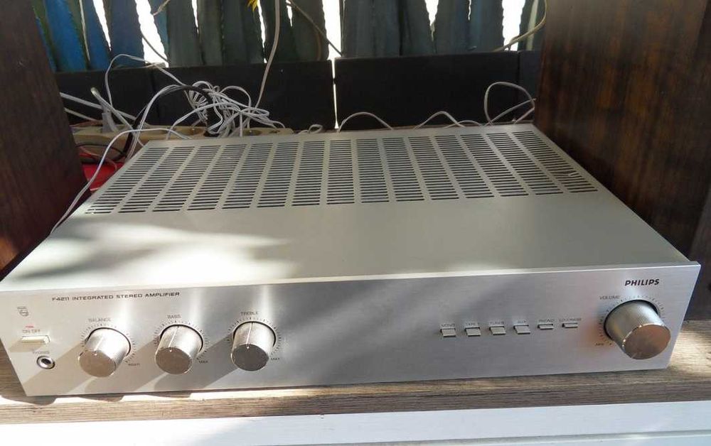Бельгийский интегральный усилитель PHILPS F4211