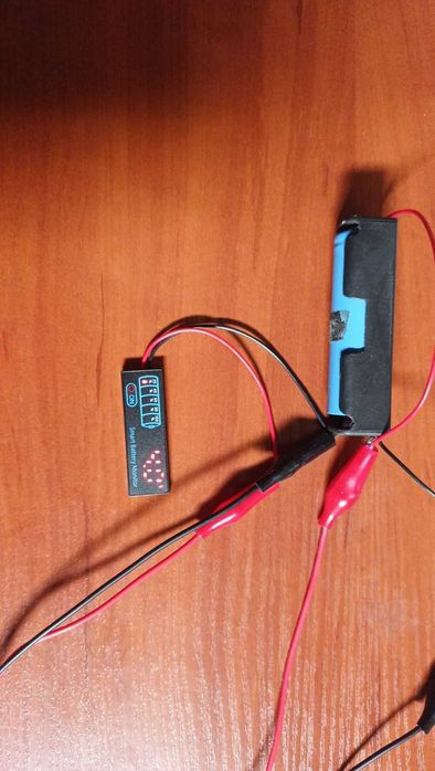 индикатор уровня заряда с цифровым вольтметром