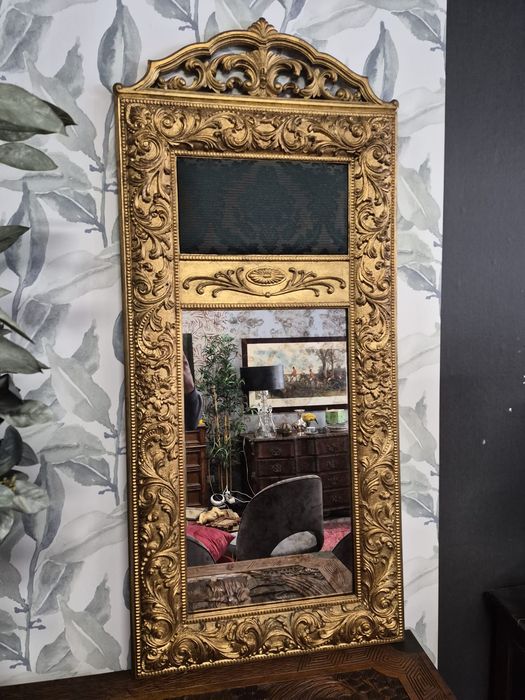 Espelho Clássico Dourado  em Resina Efeito Envelhecido.