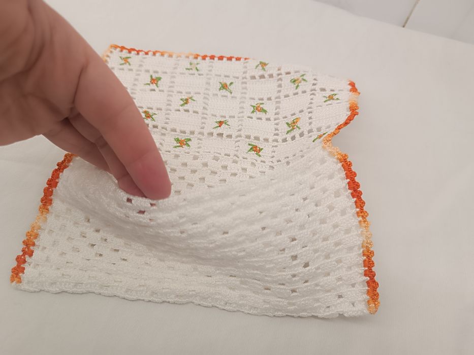 Bolsa em Renda feito à Mão. Nova.