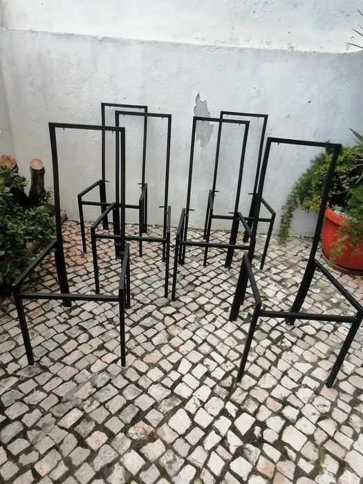Seis cadeiras em ferro forjado de sala para ser forradas