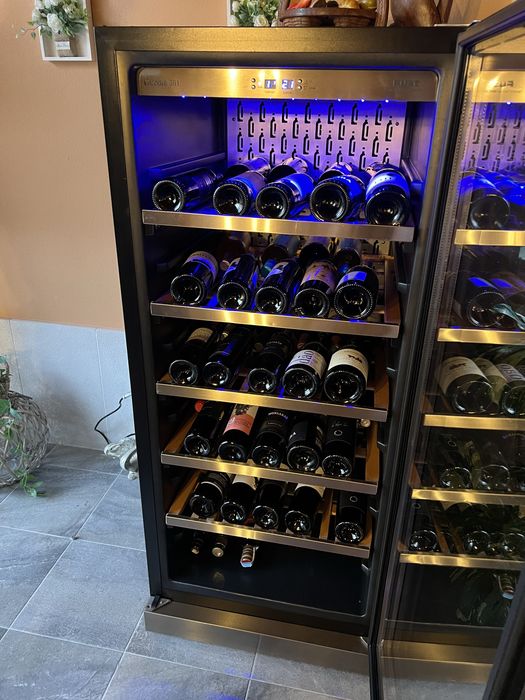 Cave de Vinhos Fust Novamatic Vinocave 501 — 121 Garrafas