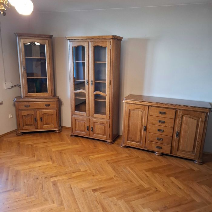 Stylowy zestaw mebli drewnianych