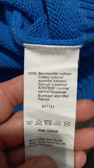 Niebieski sweter