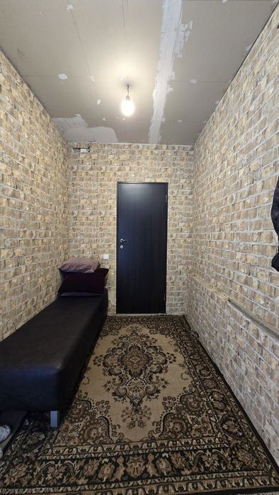 Продам дом с бассейном вул  Незламна